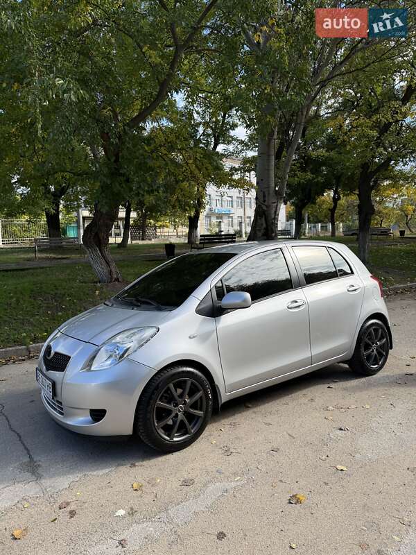 Хэтчбек Toyota Yaris 2006 в Николаеве