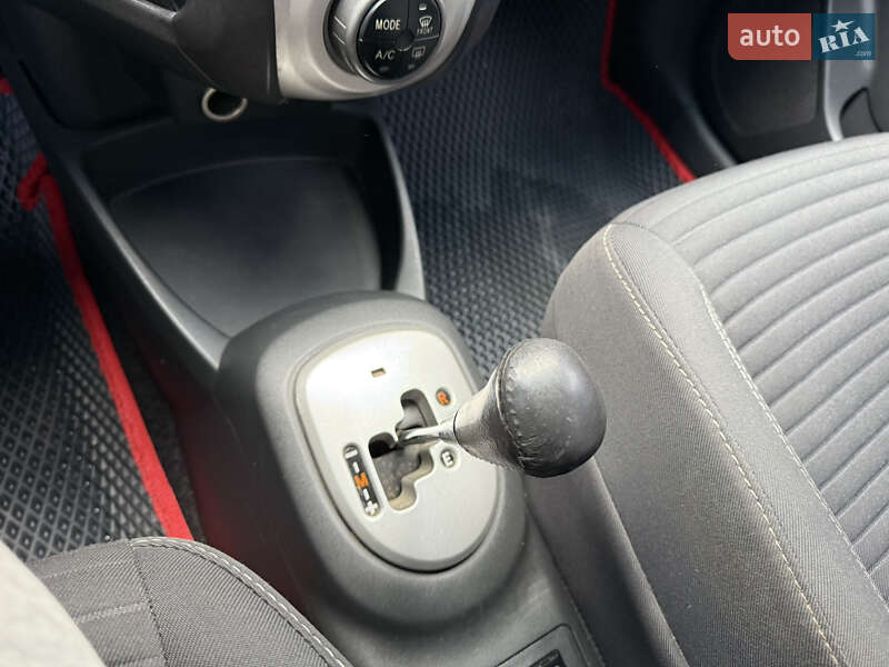 Хэтчбек Toyota Yaris 2006 в Львове