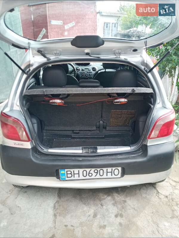 Хетчбек Toyota Yaris 2000 в Одесі