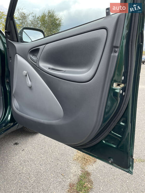 Хетчбек Toyota Yaris 1999 в Запоріжжі
