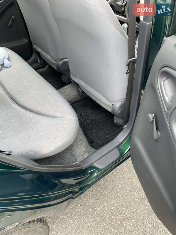 Хетчбек Toyota Yaris 1999 в Запоріжжі