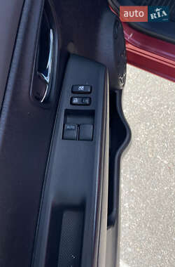 Хэтчбек Toyota Yaris 2012 в 