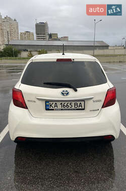 Хетчбек Toyota Yaris 2015 в  фото 5 Хетчбек Toyota Yaris 2015 в