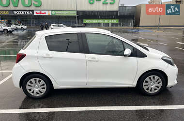 Хетчбек Toyota Yaris 2015 в  фото 7 Хетчбек Toyota Yaris 2015 в