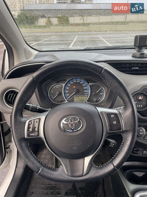 Хэтчбек Toyota Yaris 2015 в Киеве фото 11 Хэтчбек Toyota Yaris 2015 в Киеве