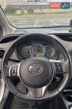 Хетчбек Toyota Yaris 2015 в  фото 11 Хетчбек Toyota Yaris 2015 в