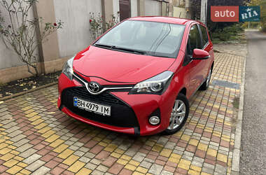 Хэтчбек Toyota Yaris 2015 в 