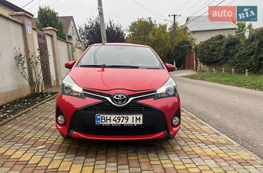 Хэтчбек Toyota Yaris 2015 в 