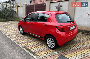 Хэтчбек Toyota Yaris 2015 в 