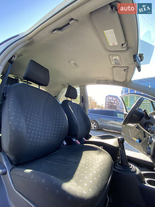 Хетчбек Toyota Yaris 2008 в Львові