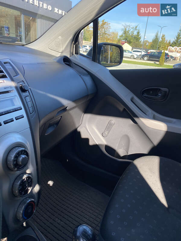 Хетчбек Toyota Yaris 2008 в Львові