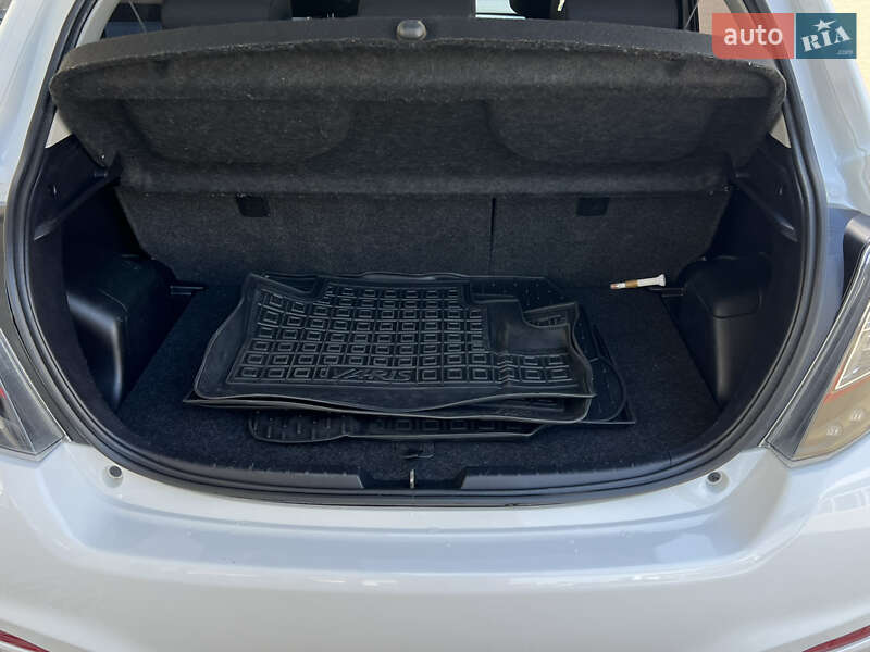 Хэтчбек Toyota Yaris 2014 в Житомире фото 24 Хэтчбек Toyota Yaris 2014 в Житомире