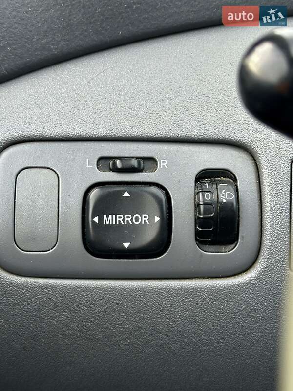 Хэтчбек Toyota Yaris 2001 в Черновцах фото 21 Хэтчбек Toyota Yaris 2001 в Черновцах