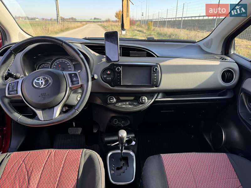 Хэтчбек Toyota Yaris 2014 в Черняхове