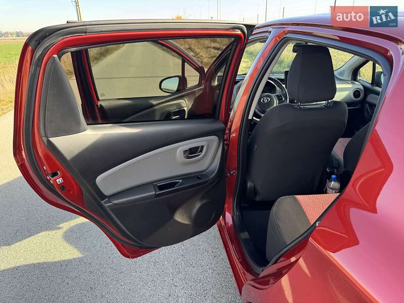Хэтчбек Toyota Yaris 2014 в Черняхове