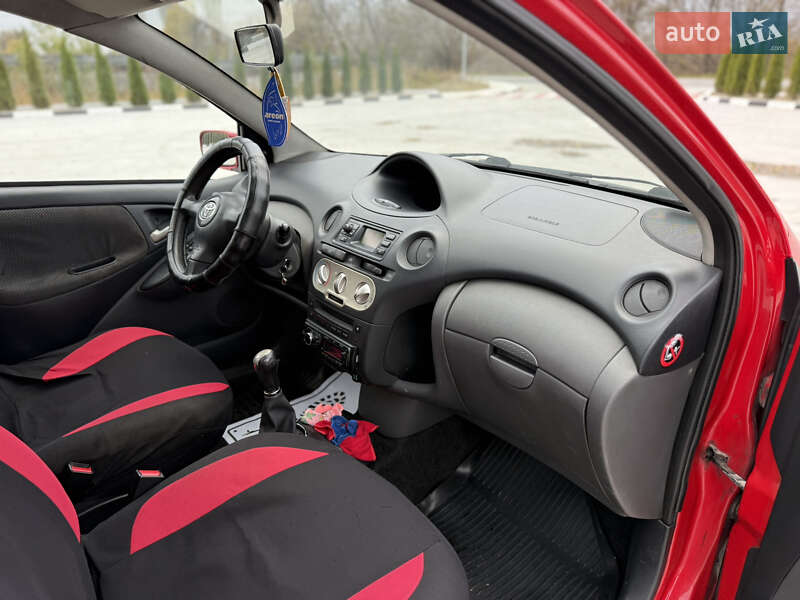 Хэтчбек Toyota Yaris 2003 в Звягеле
