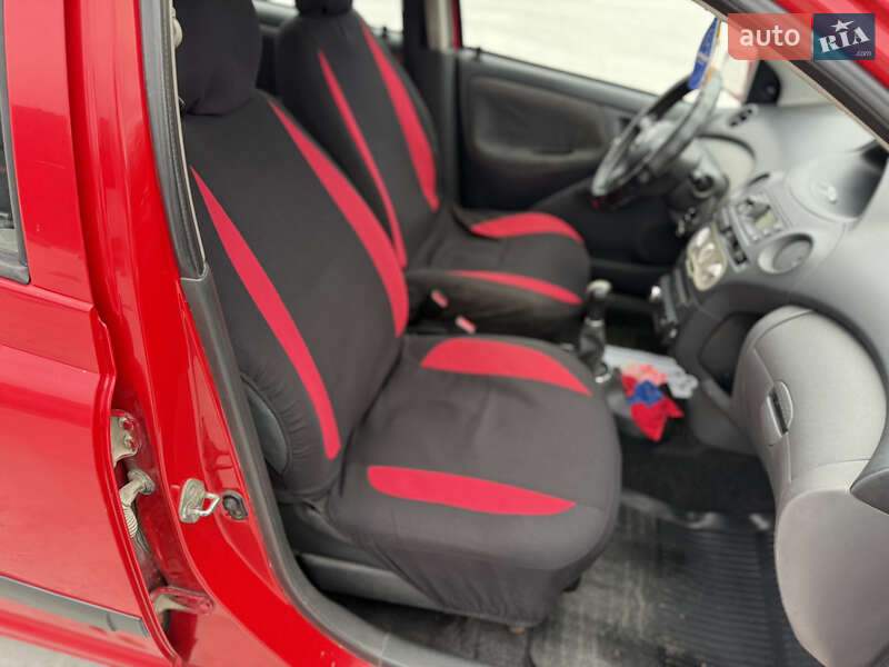 Хэтчбек Toyota Yaris 2003 в Звягеле