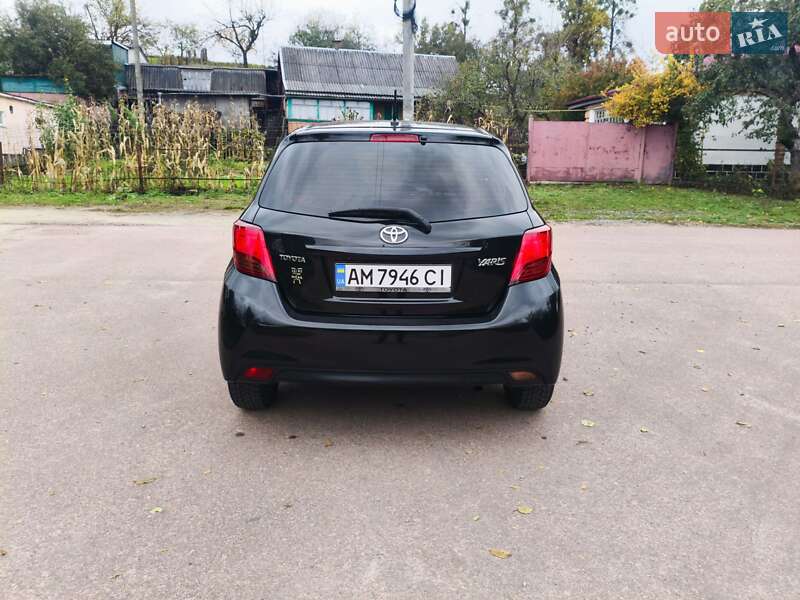 Хетчбек Toyota Yaris 2014 в Житомирі