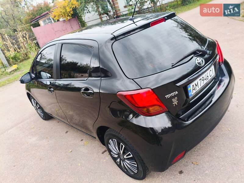Хетчбек Toyota Yaris 2014 в Житомирі