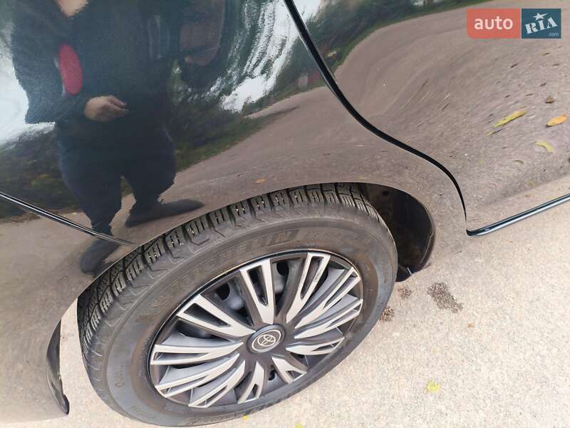 Хетчбек Toyota Yaris 2014 в Житомирі