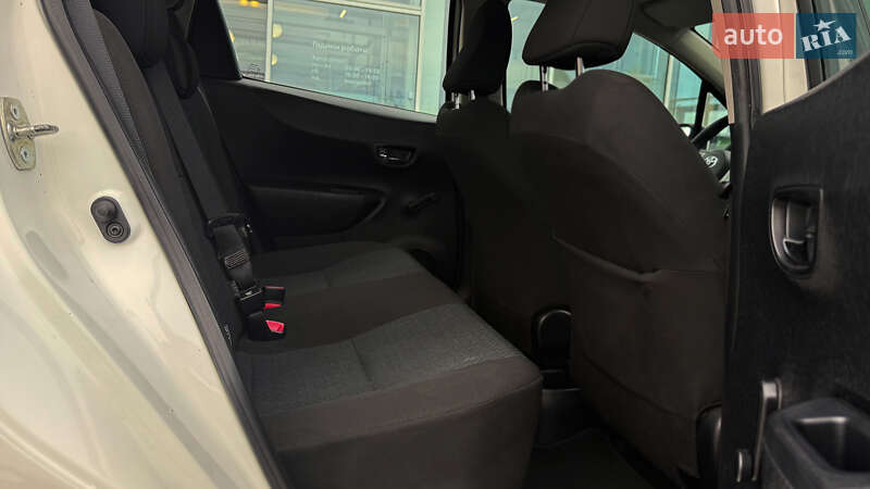 Хэтчбек Toyota Yaris 2012 в Ровно