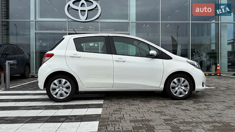 Хэтчбек Toyota Yaris 2012 в Ровно