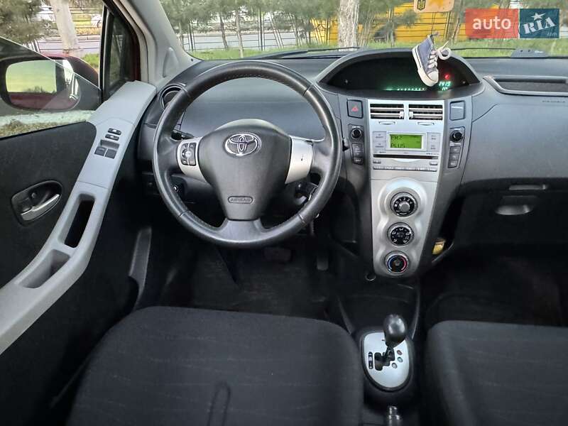 Хэтчбек Toyota Yaris 2008 в Одессе