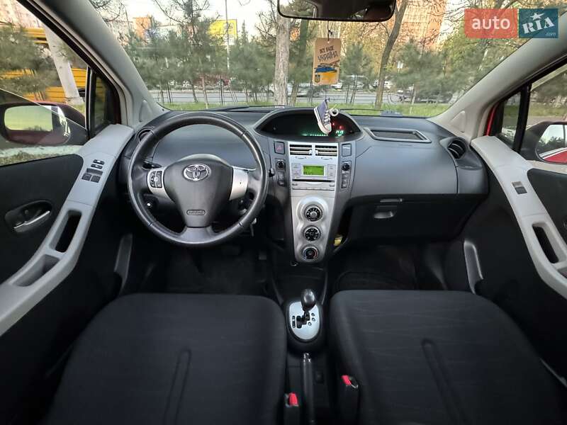 Хэтчбек Toyota Yaris 2008 в Одессе