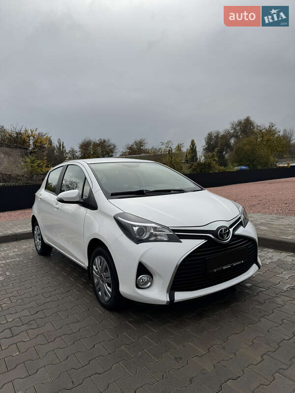 Хэтчбек Toyota Yaris 2015 в Одессе