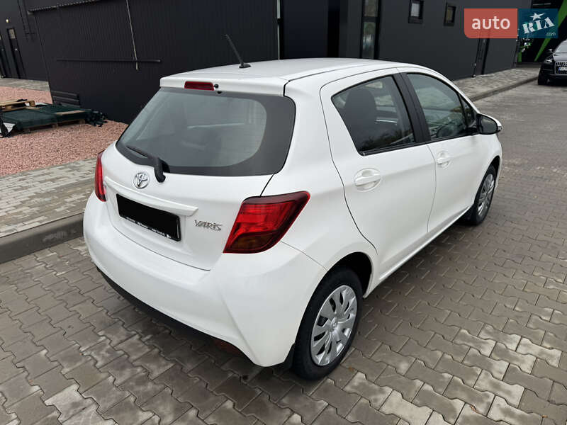 Хэтчбек Toyota Yaris 2015 в Одессе