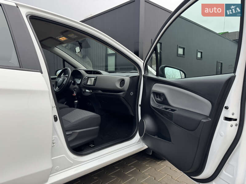 Хэтчбек Toyota Yaris 2015 в Одессе