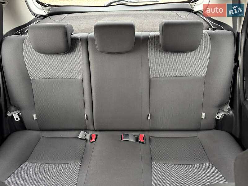 Хэтчбек Toyota Yaris 2015 в Одессе