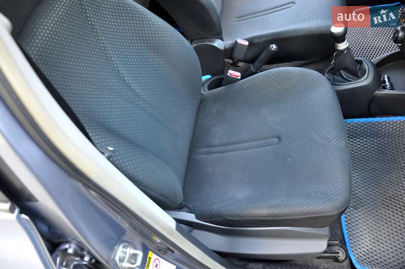 Хетчбек Toyota Yaris 2010 в Львові