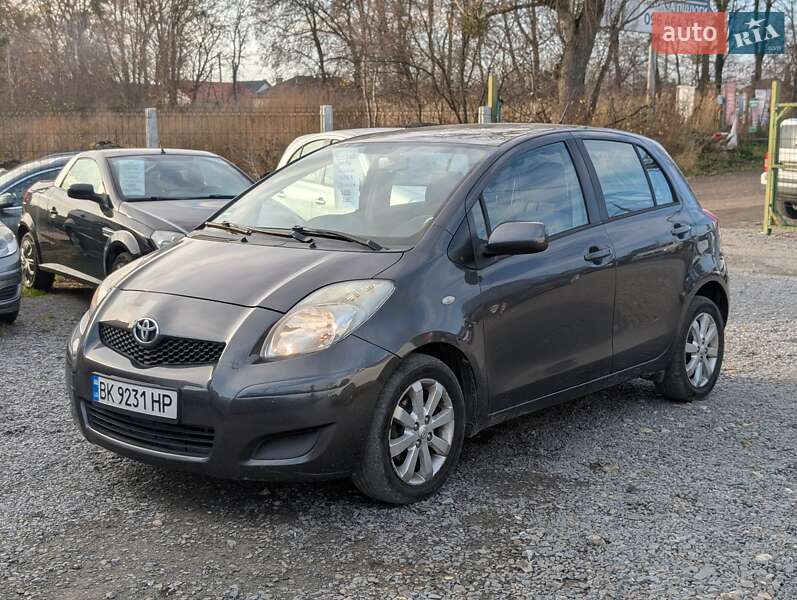 Хетчбек Toyota Yaris 2009 в Рівному