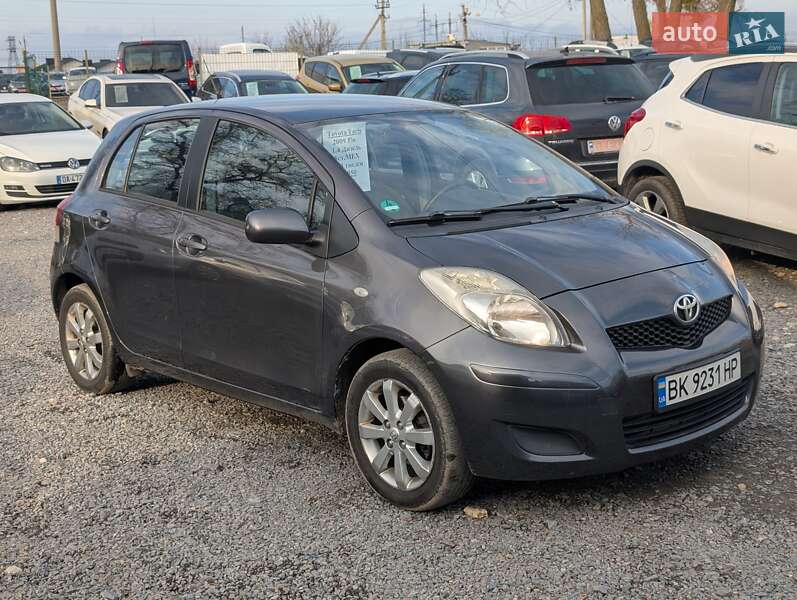 Хетчбек Toyota Yaris 2009 в Рівному