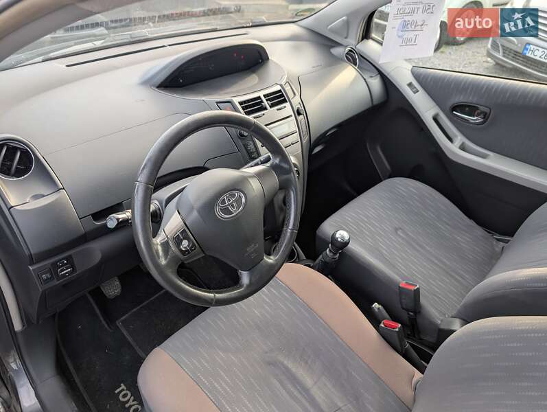 Хетчбек Toyota Yaris 2009 в Рівному