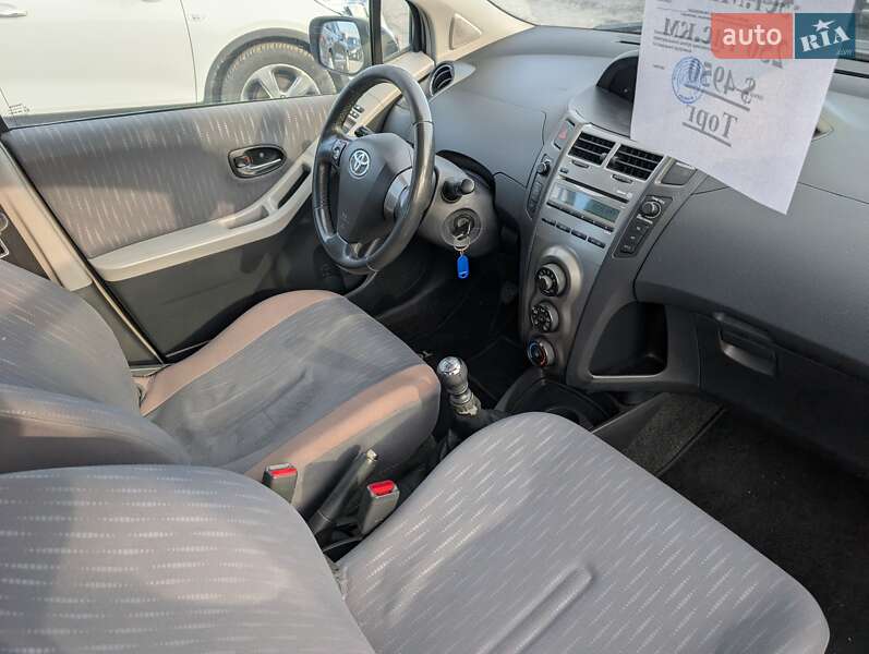 Хетчбек Toyota Yaris 2009 в Рівному