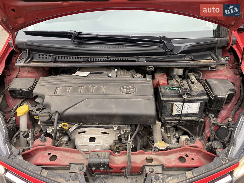 Хэтчбек Toyota Yaris 2015 в Николаеве