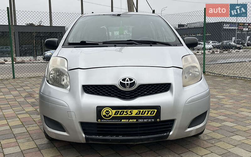 Хетчбек Toyota Yaris 2011 в Мукачевому