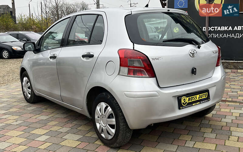 Хетчбек Toyota Yaris 2011 в Мукачевому