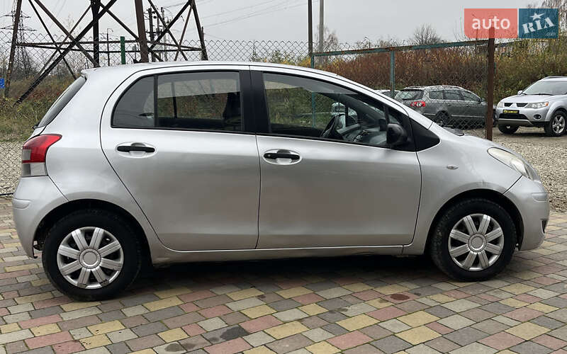 Хетчбек Toyota Yaris 2011 в Мукачевому