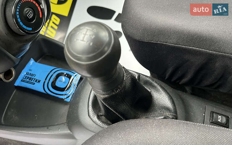 Хетчбек Toyota Yaris 2011 в Мукачевому