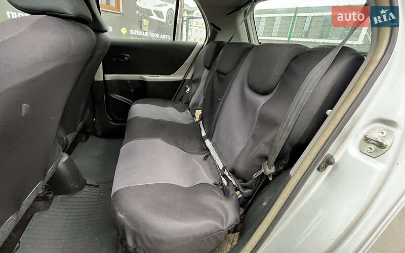 Хетчбек Toyota Yaris 2011 в Мукачевому