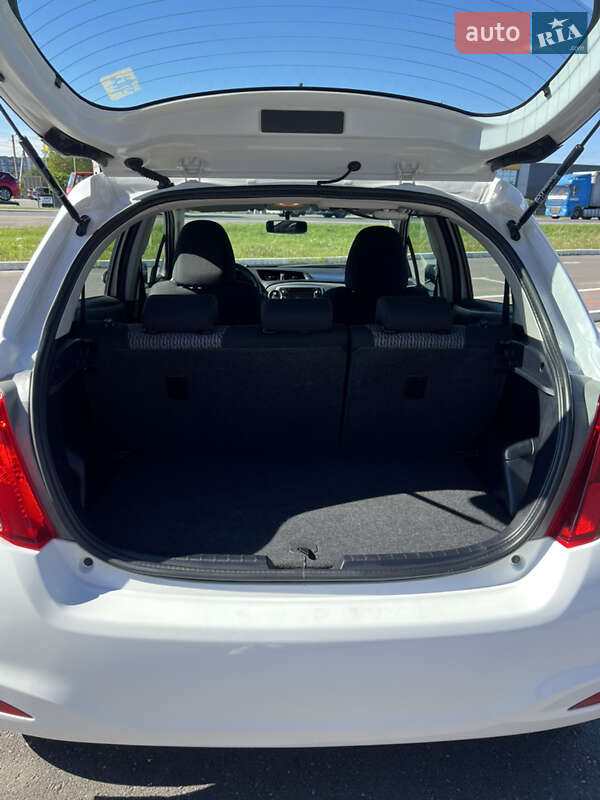 Хэтчбек Toyota Yaris 2014 в Львове фото 13 Хэтчбек Toyota Yaris 2014 в Львове