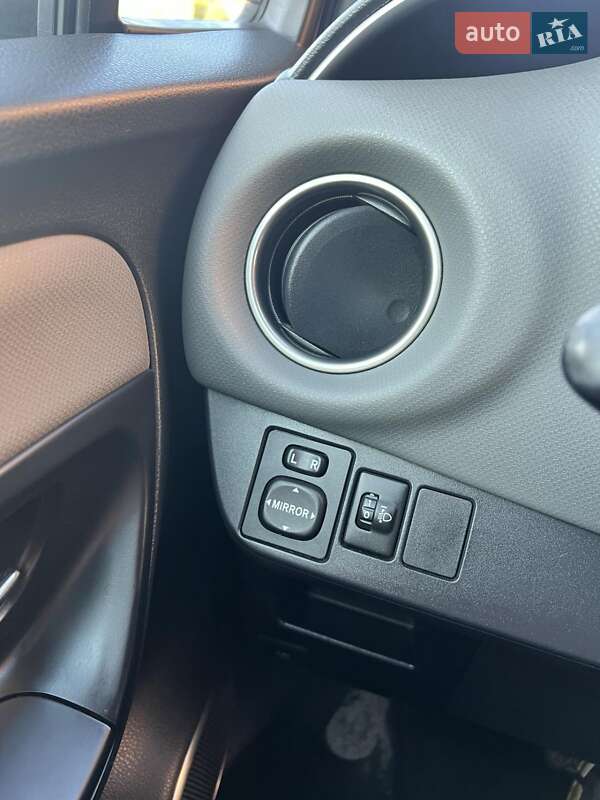 Хэтчбек Toyota Yaris 2014 в Львове фото 5 Хэтчбек Toyota Yaris 2014 в Львове