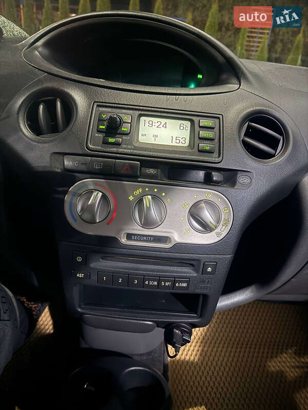 Хэтчбек Toyota Yaris 2004 в Красилове фото 2 Хэтчбек Toyota Yaris 2004 в Красилове