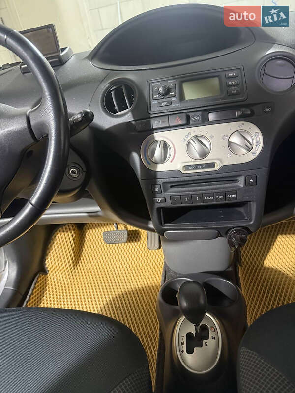 Хэтчбек Toyota Yaris 2004 в Красилове фото 17 Хэтчбек Toyota Yaris 2004 в Красилове