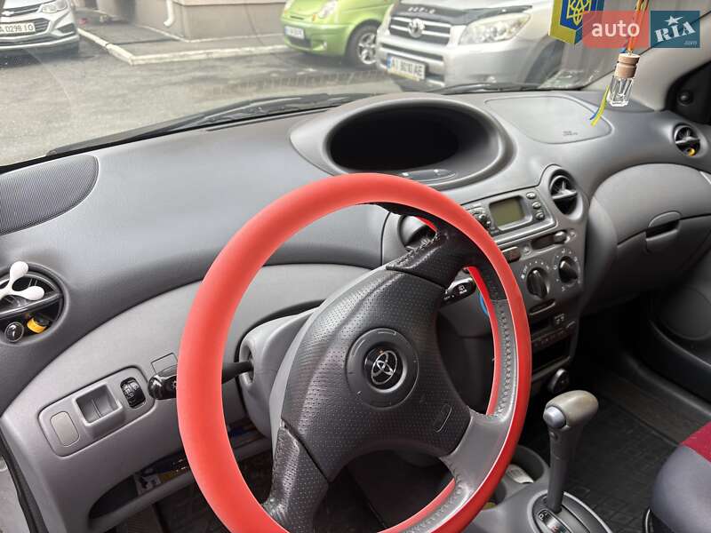 Хэтчбек Toyota Yaris 2002 в Ирпене
