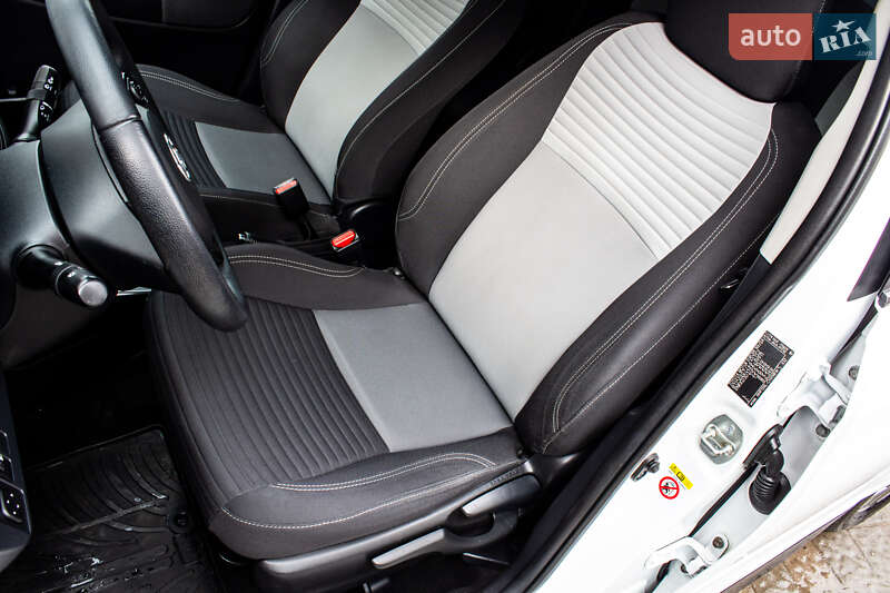 Хэтчбек Toyota Yaris 2017 в Львове фото 32 Хэтчбек Toyota Yaris 2017 в Львове