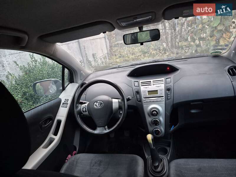 Хэтчбек Toyota Yaris 2007 в Каменском фото 3 Хэтчбек Toyota Yaris 2007 в Каменском
